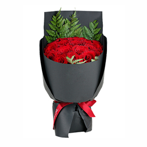 鲜花/贵妃:19枝精品红玫瑰
包 装:铁山灰硬壳纸圆形包装