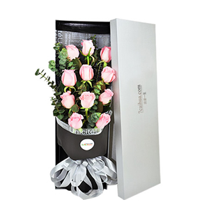鲜花/爱情甜蜜蜜:11枝精品粉玫瑰,尤加利点缀
花 语:每个人都有一