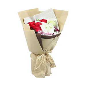 鲜花/蓦然回首:10支红玫瑰、9支白玫瑰
包 装:牛皮纸、怀旧英文