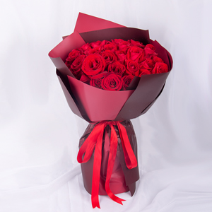 鲜花/女王:33枝红玫瑰精美韩式包装
花 语:让我守护你，我的