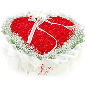 鲜花/天长地久:99枝红玫瑰心形花盘包装
包 装:心形花盘包装，高