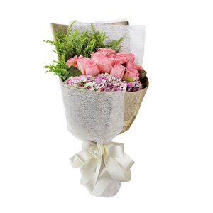 鲜花/岁月温柔:11支戴安娜玫瑰单包。
包 装:复古英文纸搭配白色