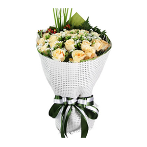 鲜花/怦然心动:19枝香槟玫瑰。
包 装:白色拉菲草编织网、草绿色