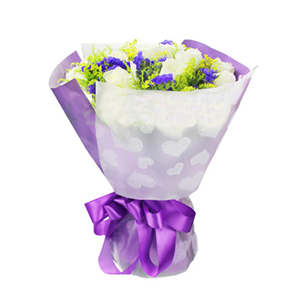 鲜花/夏天的风:19枝白玫瑰。
包 装:浅紫色珠光纸、雾面印花纸，