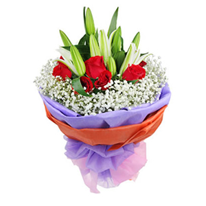 鲜花/天涯咫尺:12枝精品红玫瑰，4枝白色百合
包 装:淡紫色、橘