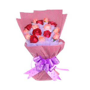 鲜花/期待你的谅解:6支红玫瑰，9支粉玫瑰，紫色棉纸独立包装。
包 装