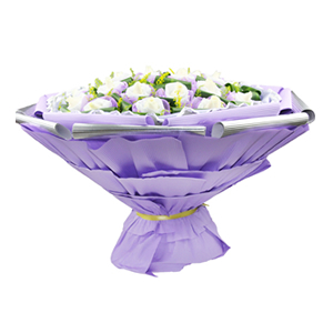 鲜花/情深只为你:20朵白玫瑰独立包装
包 装:淡紫色网纱围边，银色