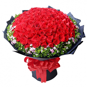 鲜花/浓情爱恋:66朵红玫瑰，相思梅，叶上黄金点缀
花 语:与你相