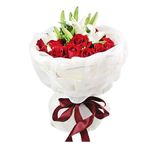 鲜花/小情歌:19枝红玫瑰，2支香水白百合
包 装:浪漫白色网纱