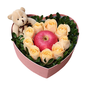 鲜花/真心喜欢你:9枝香槟玫瑰、1个苹果、1只小熊
包 装:心形精美