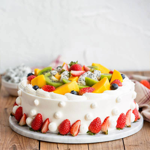 蛋糕/生日快乐:原材料:新鲜水果、进口乳脂淡奶油，因季节原因，草莓下市，部分