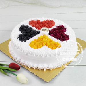 蛋糕/心灵相通:鲜奶裱花+新鲜水果+水果夹层
祝 愿:四目相对，柔