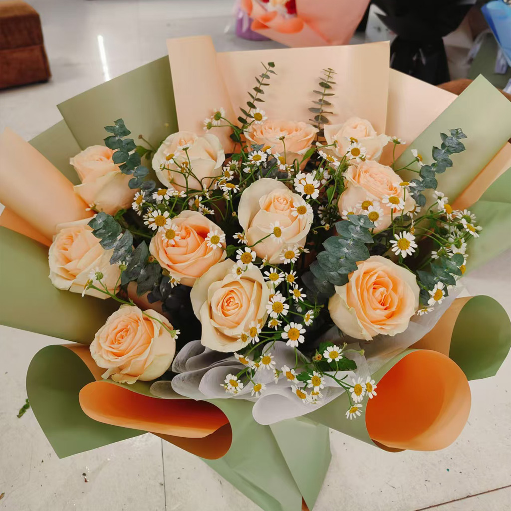 鲜花/永恒的爱:11枝香槟玫瑰
花 语: