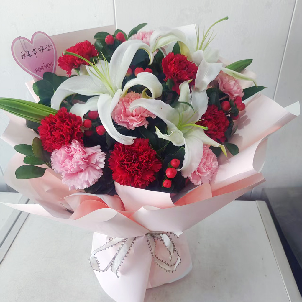 鲜花/妈妈最爱:2枝多头百合，11枝康乃馨
花 语: