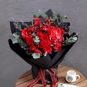 鲜花/我的公主:11朵红玫瑰 鸡冠花，情人草，尤加利等配材
花 语