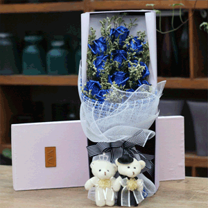 鲜花/岁月流年:11枝蓝色妖姬精美礼盒
花 语:这句情话很长，要用