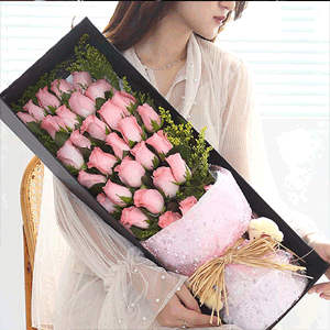 鲜花/一眼万年:33枝粉色玫瑰礼盒
花 语:一眼万年，深情不减